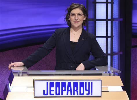 ‘Jeopardy’ host Mayim Bialik says her mom critiques her outfits