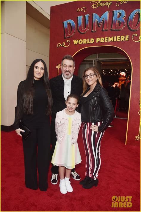 Joey Fatone & Girlfriend Izabel Araujo Have Been Walking the Red Carpet ...