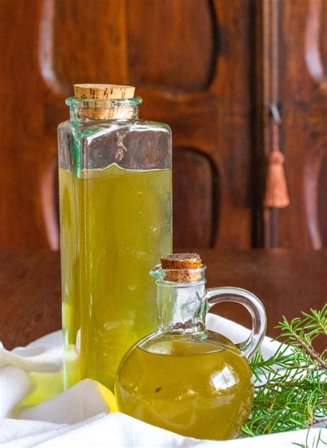 Rosemary Infused Olive Oil Recipe - The Perfect Gift | Giangi's Kitchen