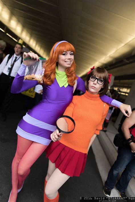 Daphne and Velma from Scooby Doo at New York Comic-Con