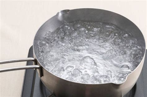 What Is the Boiling Point of Water in Kelvin, Celsius, and Fahrenheit? - HowChimp