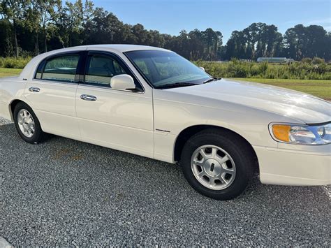 2000 Lincoln Town Car | Raleigh Classic Car Auctions