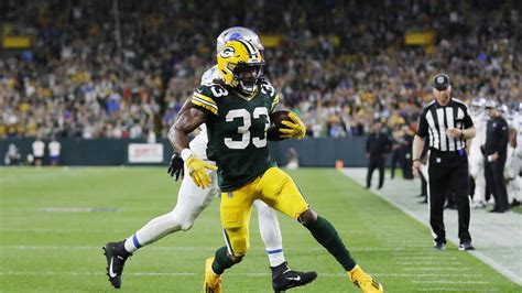 NFL 2021: Aaron Jones, touchdowns, hidden tribute to father, dad, football | The Courier Mail