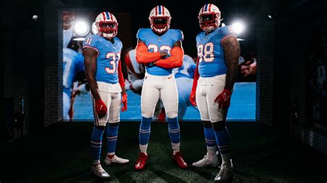 Tennessee Titans unveil 'Oilers' throwback uniforms