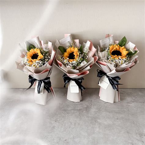 Single Sunflower Bouquet - Vintage Garden