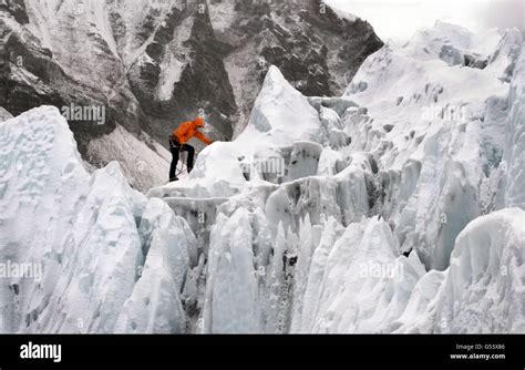 Walking With The Wounded Mount Everest expedition Stock Photo - Alamy