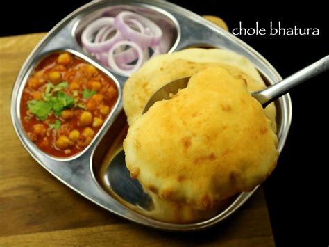 chole bhature recipe | chhole bhature | chana bhatura | chola batura | Rezept | Rezepte, Essen ...