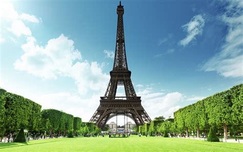 HD Wallpaper: Eiffel Tower in Paris