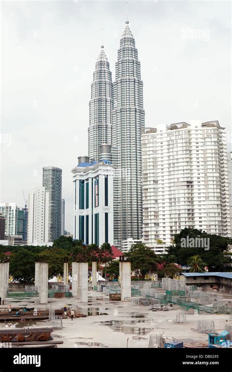 Construction in front of the Petronas Towers Stock Photo - Alamy