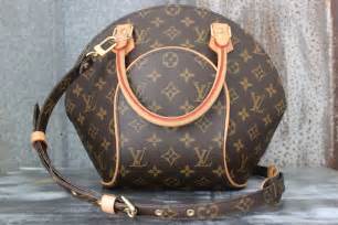 Louis Vuitton Monogram Canvas ELLIPSE PM