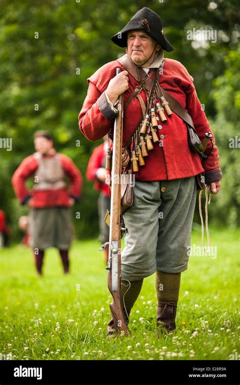 The english civil war re enactment hi-res stock photography and images - Alamy