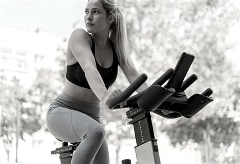 How to Use a Stationary Bike for Weight Loss (Tips, Best Practices, and Sample Workouts ...