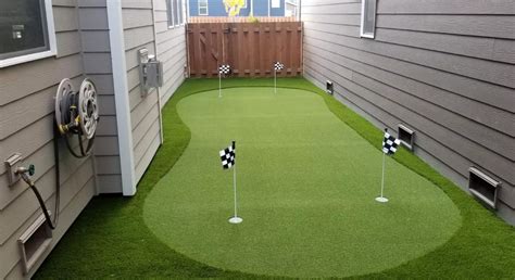 Get your Backyard Putting Green: Installation & Cost | Synthetic Turf NW