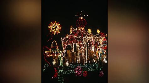 Main Street Electrical Parade Original Music Loop (It's a Small World) [10+ Minutes] (V2) - YouTube