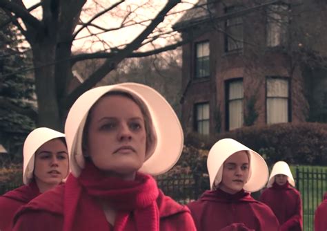 The Handmaid’s Tale Video: Elisabeth Moss on Hope in Dystopian Tale ...