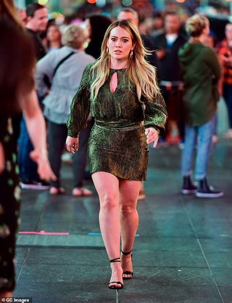 Hilary Duff looks leggy in short green mini dress | Hilary duff dress ...