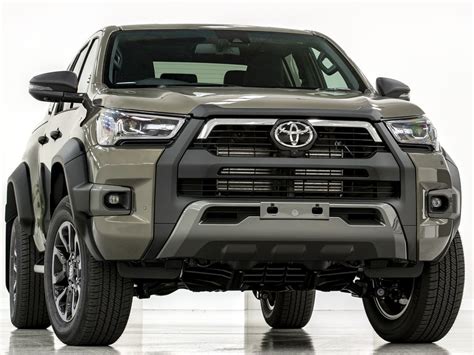 Toyota Hilux Hybrid 2025 - Penelope Hunter