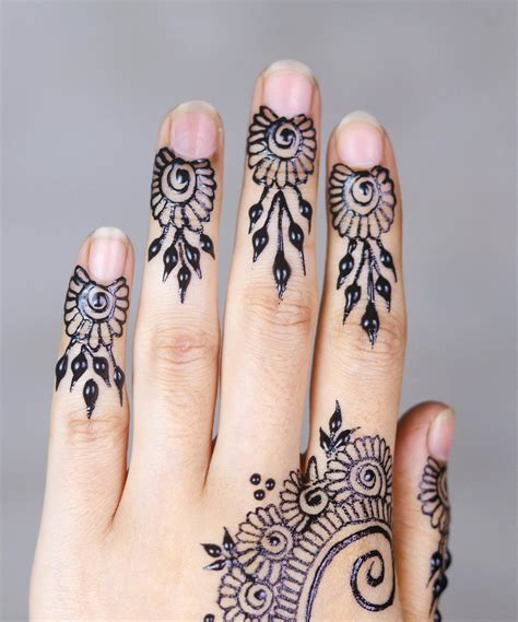 Free stock photo of arabic mehndi design, easy mehndi design, henna