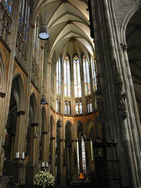 File:Cologne Cathedral interior.JPG - Wikimedia Commons