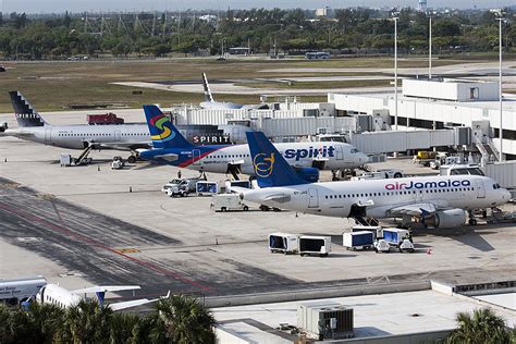 FLL Parking Guide - Your guide to Fort Lauderdale Airport Parking | Parkos.com