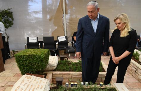 Netanyahu visits grave of Yoni, killed in Entebbe 43 years ago - Israel ...