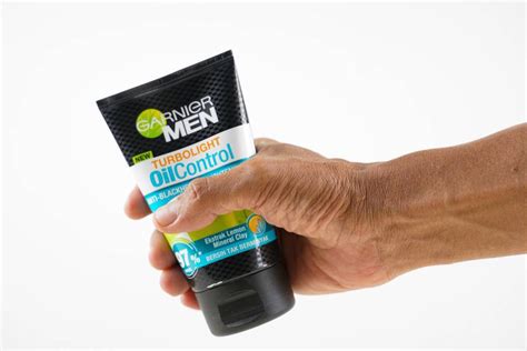 Best Men's Face Wash For Oily Skin - The Urban Life