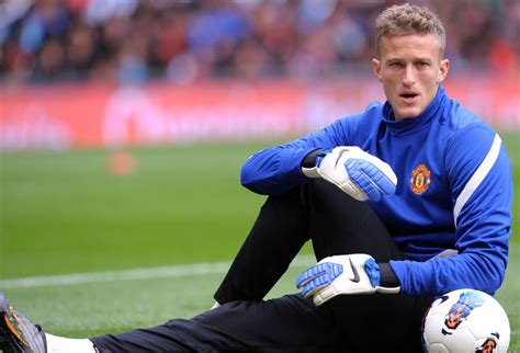 Lindegaard happy to play second fiddle | FourFourTwo