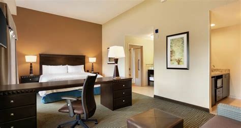 Hampton Inn & Suites Hotel in Downtown Parkersburg, WV