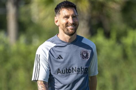 Lionel Messi fever drives ticket, merch sales for Inter Miami debut; it may not last - UPI.com