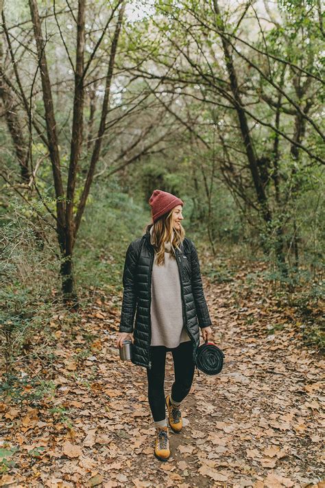 What To Wear: Fall Hiking Outfit | LivvyLand | Hiking outfit women ...