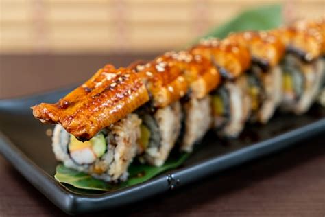 Premium Photo | Eel sushi roll - japanese food