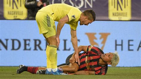 Josef Martinez injury: Atlanta star's ACL tear clouds MLS season - Sports Illustrated