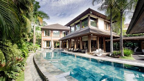 10 Things To Love About Willie Revillame's Tropical House