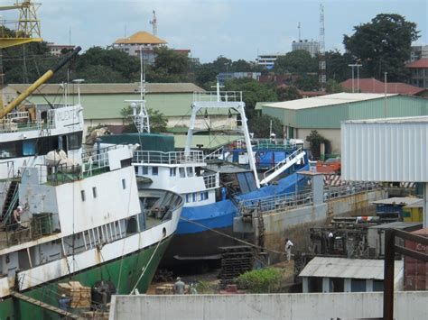 Murray & Candace's Adventures: Conakry Port...