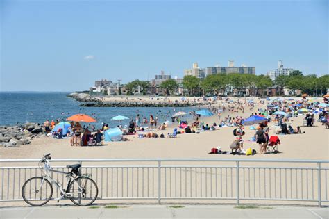 Manhattan Beach Park Beaches : NYC Parks