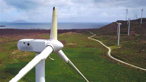 Can a wind turbine handle hurricane speed winds? - BBC News
