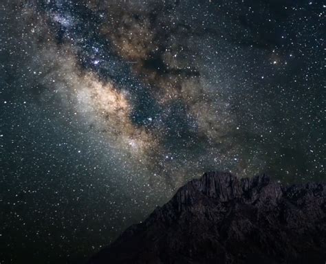 Videographer captures stunning time-lapse of the Milky Way galaxy ...