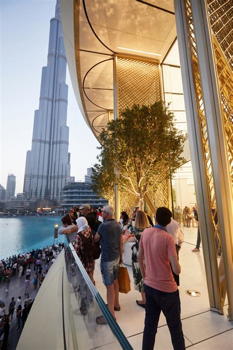 Apple Celebrates Store Opening at Dubai Mall with New Photos of Launch ...