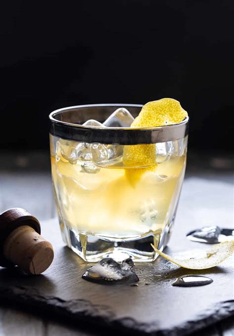 Bourbon Elderflower Cocktails - Garnish with Lemon