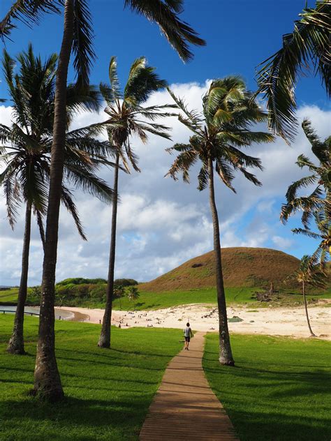 Anakena beach, the most beautiful place of Easter Island - Tiny Travelogue