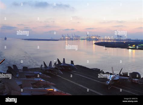 USS Dwight D. Eisenhower transits the Suez Canal Stock Photo - Alamy