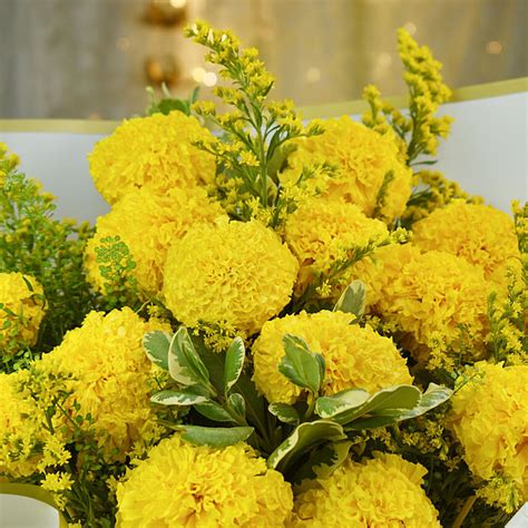 Online Marigold Flower Bouquet Gift Delivery in UAE - FNP