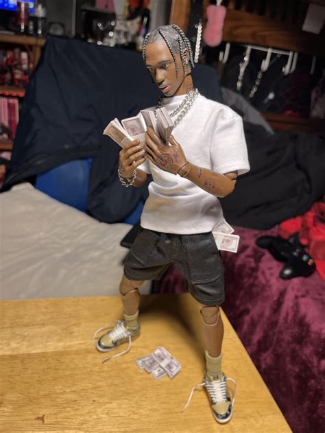 More pics of my custom 1/6th scale Travis Scott figure 🌵 : r/travisscott