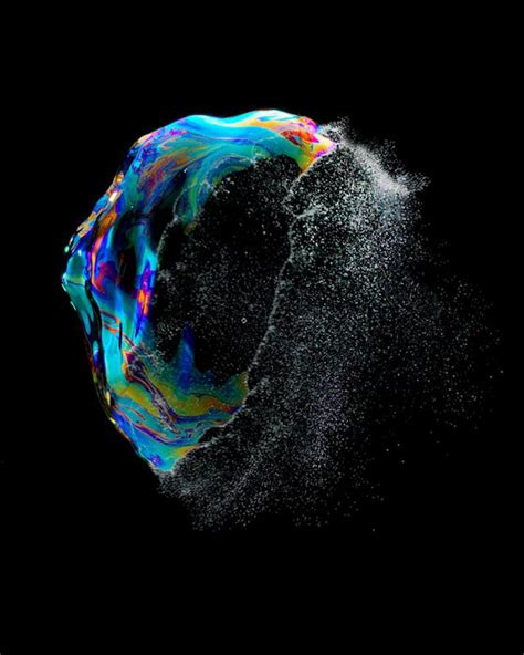 Incredible Soap Bubbles Bursting Photography by Fabian Oefner – Design Swan