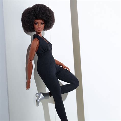 Barbie Looks Doll (Curvy, Brunette) – Mattel Creations