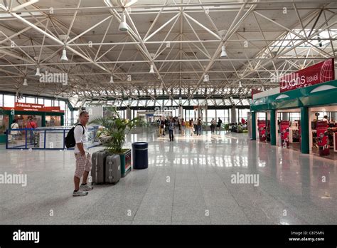 Rome Fiumicino Leonardo da Vinci airport terminal 3 interior Stock ...