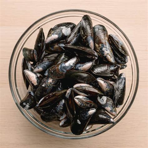 Instant Pot Mussels in White Wine Sauce - Posh Journal