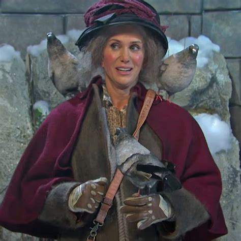 Kristen Wiig Plays Home Alone 2's Pigeon Lady on SNL