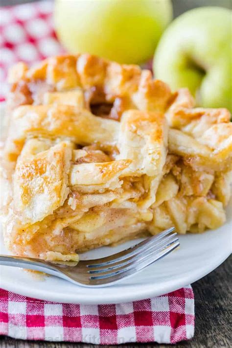 The BEST Apple Pie Recipe (VIDEO) - NatashasKitchen.com