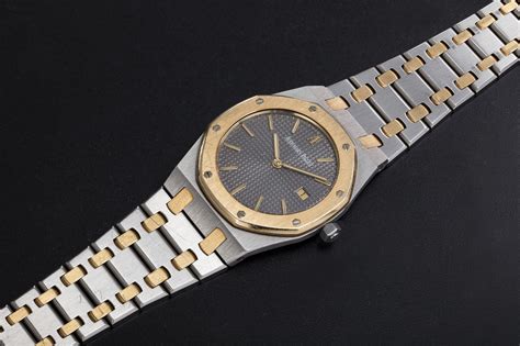 AUDEMARS PIGUET, A LADIES TWO-TONE ROYAL OAK QUARTZ WRISTWATCH, CASE ...